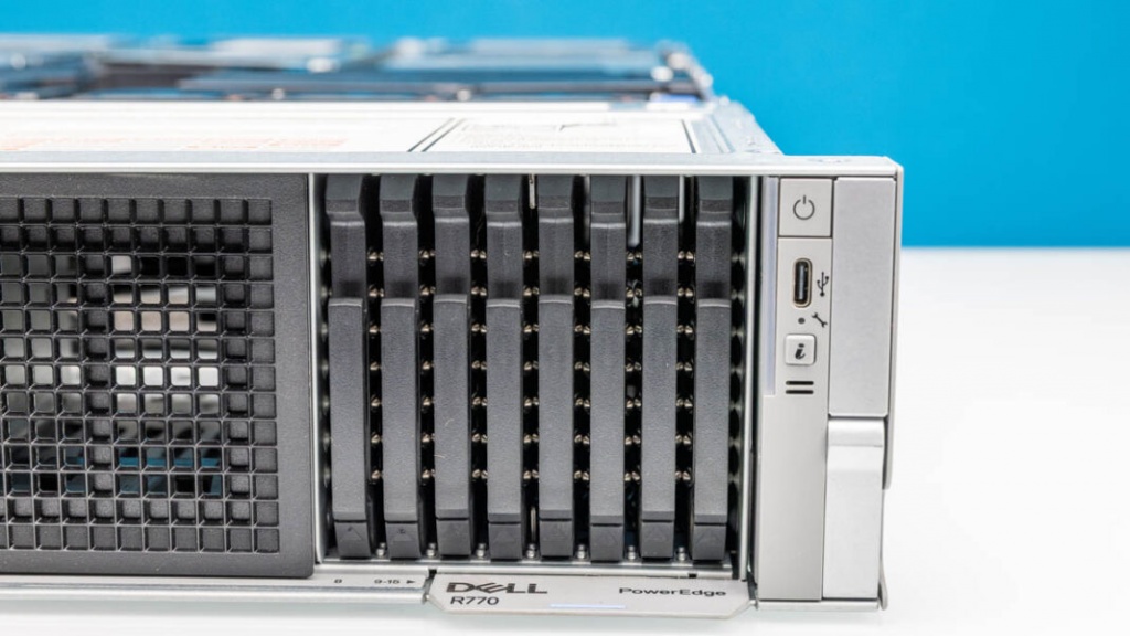 Dell-PowerEdge-R770-Front-Right-E3.S-Bays.jpg Dell-PowerEdge-R770-Front-Right-E3.S-Bays.jpg
