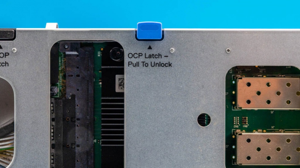 Dell-PowerEdge-R6715-Riser.jpg Dell-PowerEdge-R6715-Riser-2-9-1068x601.jpg