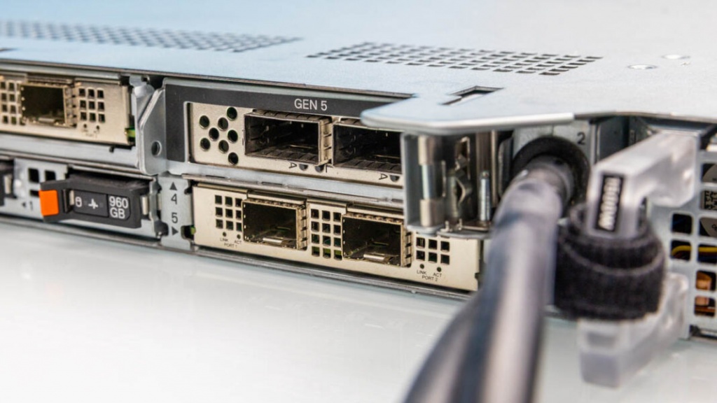 Dell-PowerEdge-R6715-Rear-Ports.jpg Dell-PowerEdge-R6715-Rear-Ports-4-1068x601.jpg