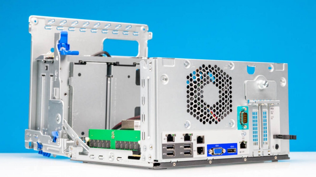 HPE-ProLiant-MicroServer-Gen11-Latch-Opening-1.jpg HPE-ProLiant-MicroServer-Gen11-Latch-Opening-1.jpg