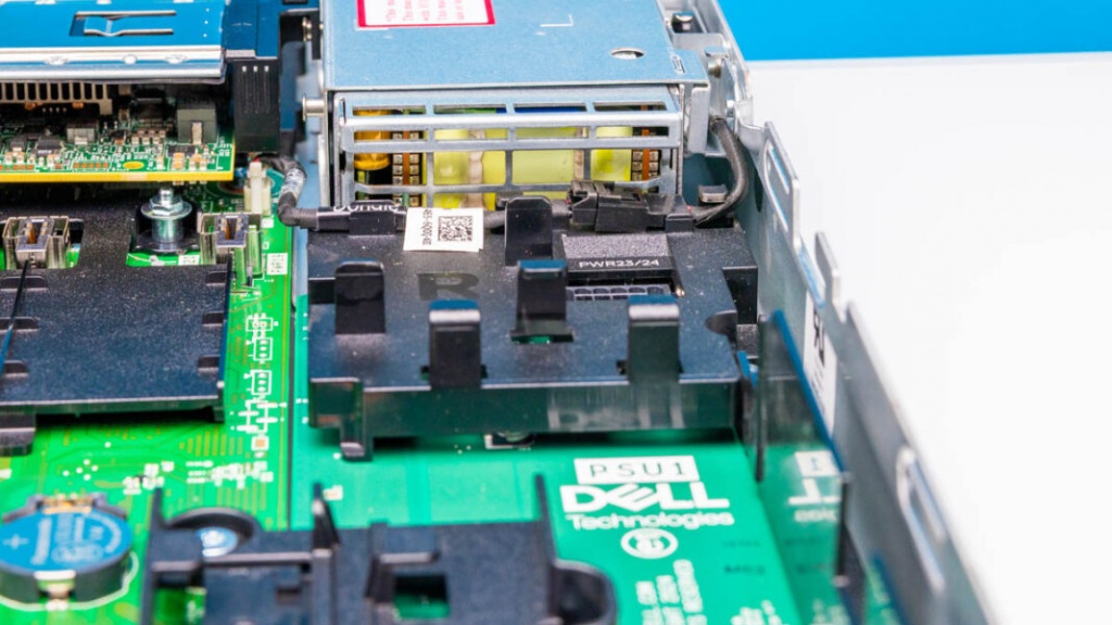 Dell-PowerEdge-R6715-Inside-1.jpg Dell-PowerEdge-R6715-Inside-1-1068x601.jpg