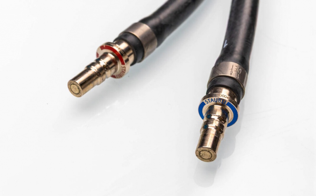 Dell-PowerEdge-R6715-Liquid-Cooling-Staubli-Nozzles.jpg Dell-PowerEdge-R6715-Liquid-Cooling-Staubli-Nozzles-1-1068x664.jpg