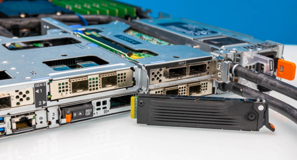 Dell-PowerEdge-R6715-Liquid-Cooled-Dell-BOSS.jpg Dell-PowerEdge-R6715-Liquid-Cooled-Dell-BOSS-1-1068x577.jpg