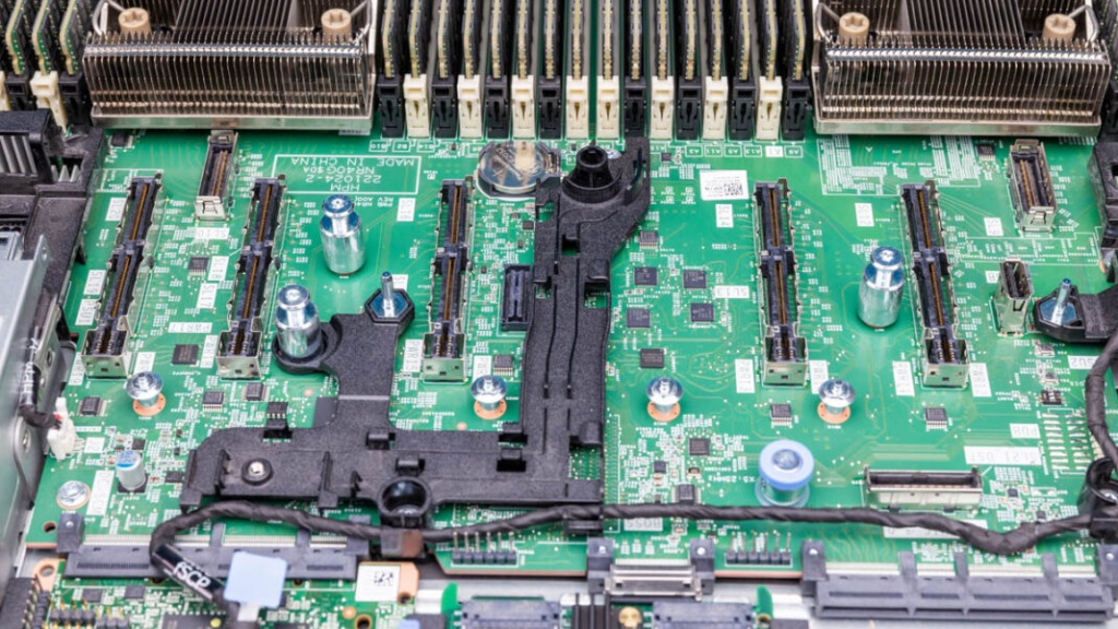 Dell-PowerEdge-R770-Rear-x16-Riser-Slots-1068x601.jpg Dell-PowerEdge-R770-Rear-x16-Riser-Slots-1068x601.jpg