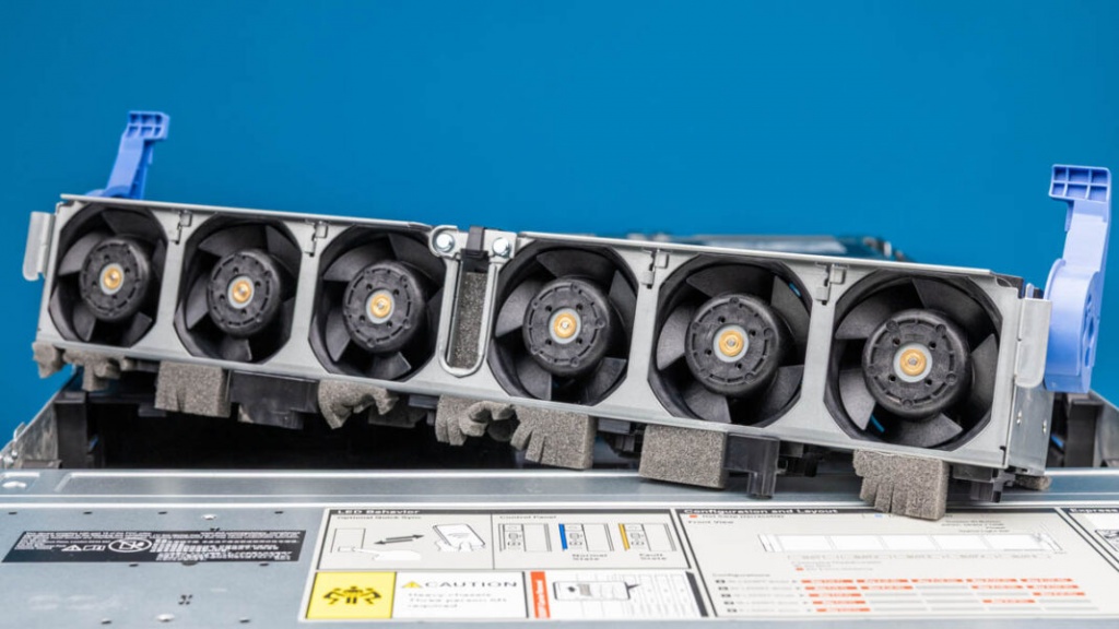 Dell-PowerEdge-R770-Fan-Partition-Ou.jpg Dell-PowerEdge-R770-Fan-Partition-Out-1068x601.jpg