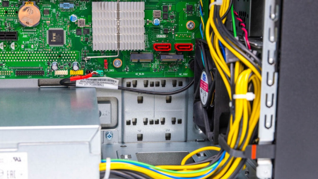 Lenovo-ThinkSystem-ST45-V3-M.2-Slots-1068x601.jpg Lenovo-ThinkSystem-ST45-V3-M.2-Slots-1068x601.jpg