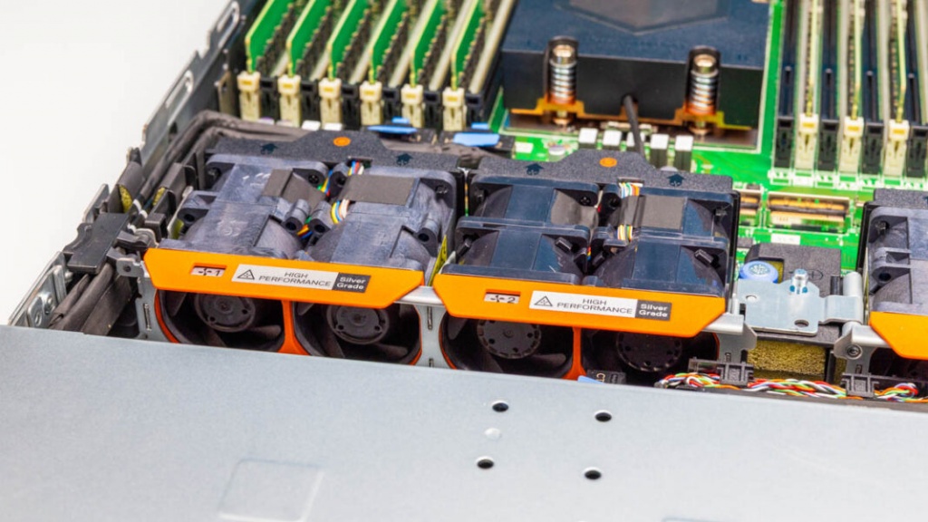 Dell-PowerEdge-R6715-Fan.jpg Dell-PowerEdge-R6715-Fan-1-1068x601.jpg