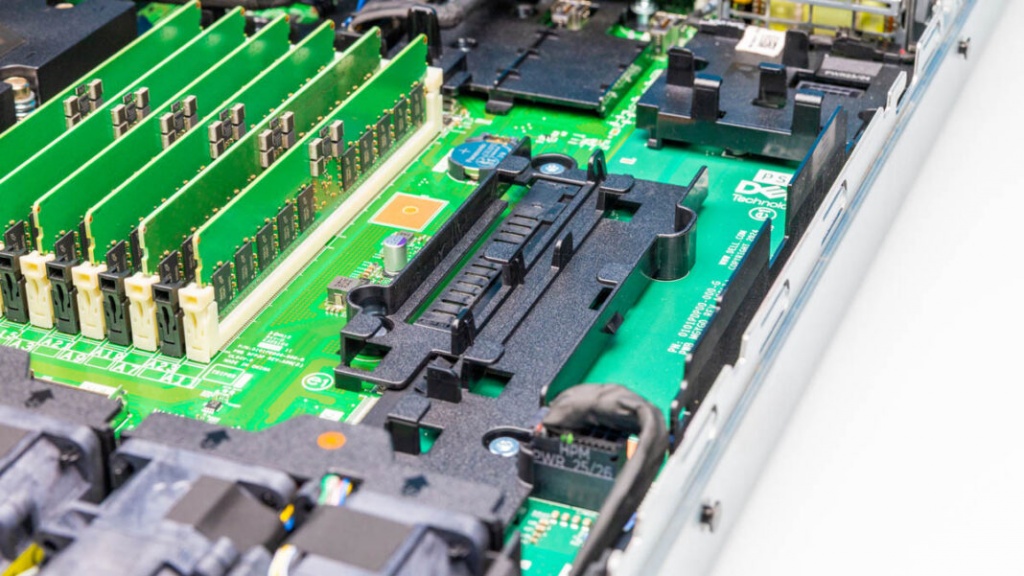 Dell-PowerEdge-R6715-Inside.jpg Dell-PowerEdge-R6715-Inside-5-1068x601.jpg