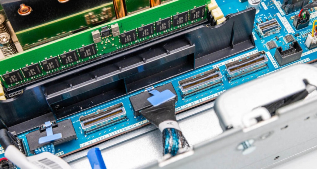 HPE-ProLiant-DL145-Gen11-MCIO-Edge-Connectors-1-1068x572.jpg HPE-ProLiant-DL145-Gen11-MCIO-Edge-Connectors-1-1068x572.jpg