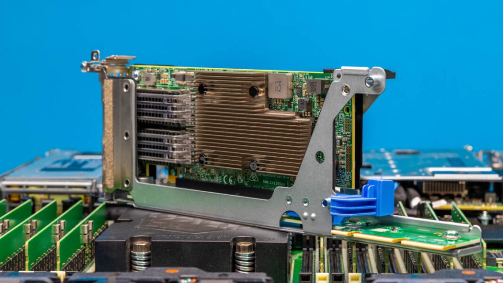 Dell-PowerEdge-R6715-Rise.jpg Dell-PowerEdge-R6715-Riser-4-5-1068x601.jpg