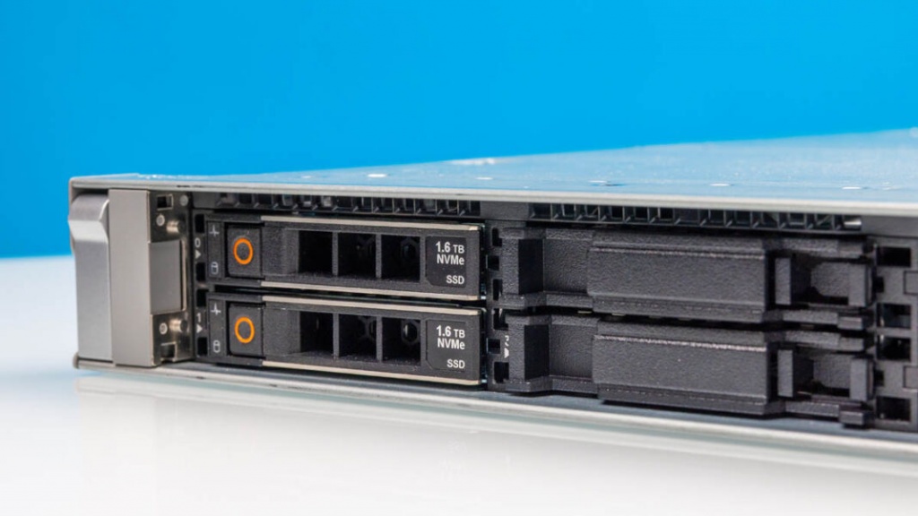Dell-PowerEdge-R6715-NVMe-Drive-Bay.jpg Dell-PowerEdge-R6715-NVMe-Drive-Bay-1-1068x601.jpg