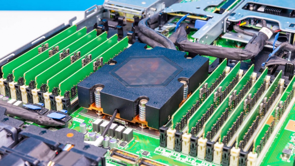 Dell-PowerEdge-R6715-CPU-2.jpg Dell-PowerEdge-R6715-CPU-2-1068x601.jpg