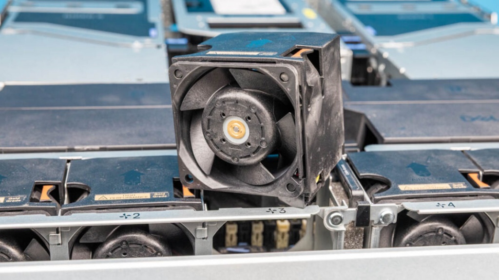 Dell-PowerEdge-R770-Fan-Out.jpg Dell-PowerEdge-R770-Fan-Out-1068x601.jpg